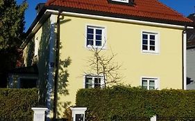 Helle Und Ruhige Dachgeschosswohnung
