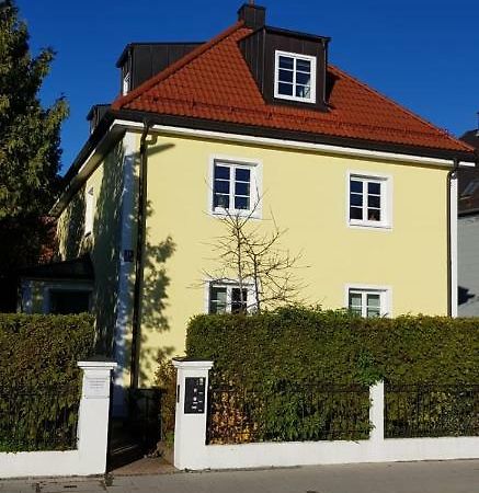 Helle Und Ruhige Dachgeschosswohnung Monachium Zewnętrze zdjęcie