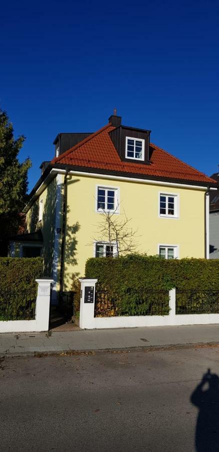 Helle Und Ruhige Dachgeschosswohnung Monachium Zewnętrze zdjęcie